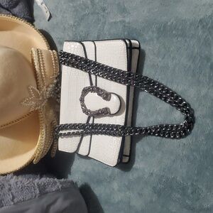 Elegant White Croc-Embossed Chain Bag